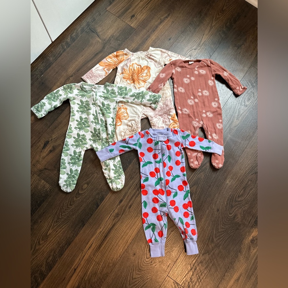 Bundle of 4 Girls 3-6 Month Outfits (Kate Quinn, Hanna Andersson, Burts Bees)
